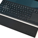 El reposamuñecas de HP es simple, pero ayuda a resolver la extraña colocación del teclado.
Foto: Sam Rutherford (Gizmodo)